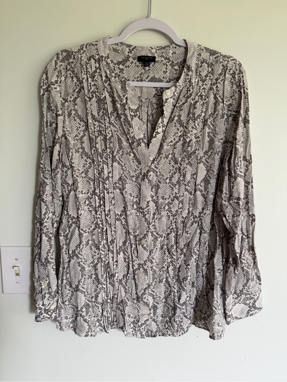 Talbots Cream & Gray Snake Print Long-Sleeve Blouse Business Casual Animal Print